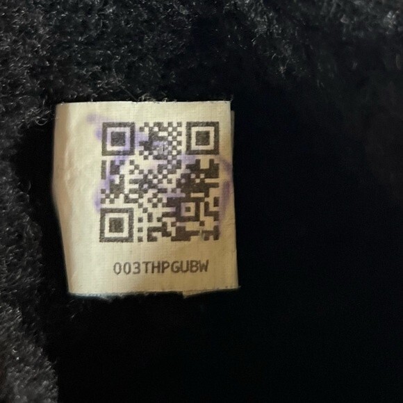 UGG black sheepskin  classic short II boot US 8 - Picture 13 of 16